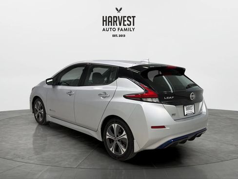 Used 2018 Nissan Leaf SV w/ SV Technology Package FWD image 4
