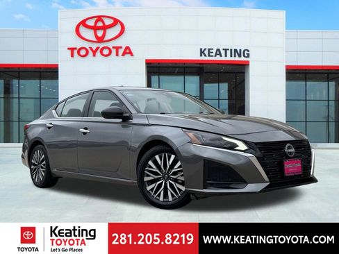Used 2024 Nissan Altima 2.5 SV image 1