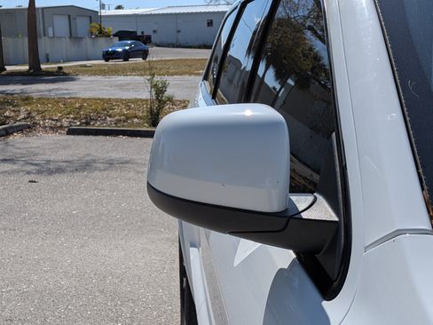 Used 2018 Jeep Grand Cherokee Altitude RWD image 12