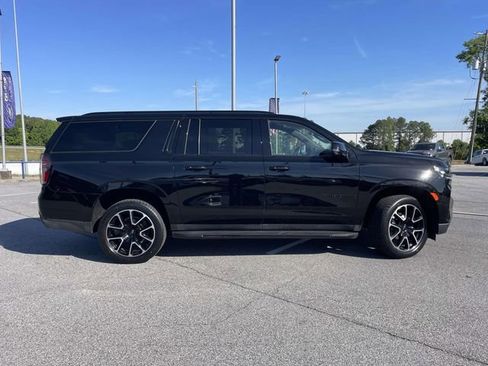 Used 2022 Chevrolet Suburban RST w/ Luxury Package RWD image 2