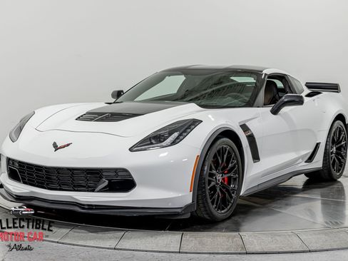Used 2015 Chevrolet Corvette Z06 w/ 3LZ Preferred Equipment Group RWD image 32