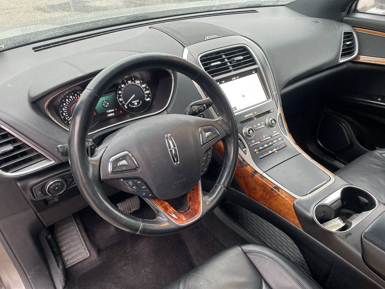 Used 2016 Lincoln MKX Reserve w/ Climate Package FWD image 25