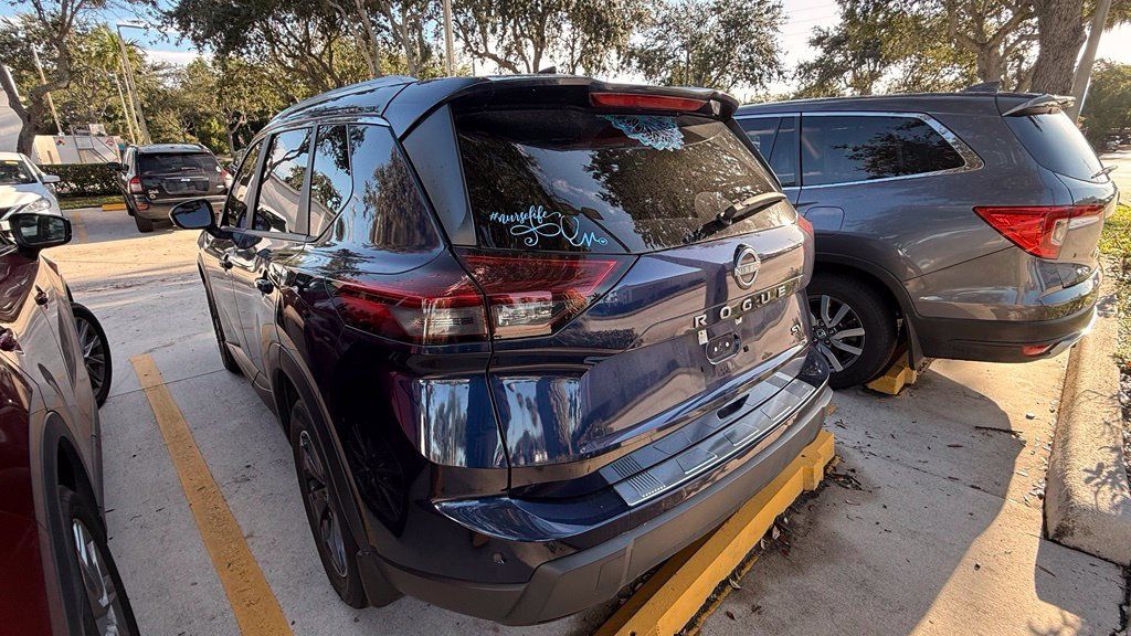 Used 2024 Nissan Rogue SV w/ SV Premium Package FWD image 9