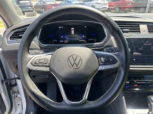 Used 2022 Volkswagen Tiguan SE AWD/4WD image 27