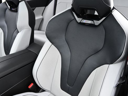 Used 2025 BMW M5 w/ Executive Package image 10