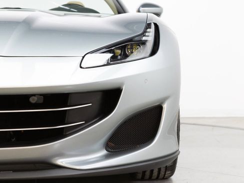 Certified 2019 Ferrari Portofino image 28