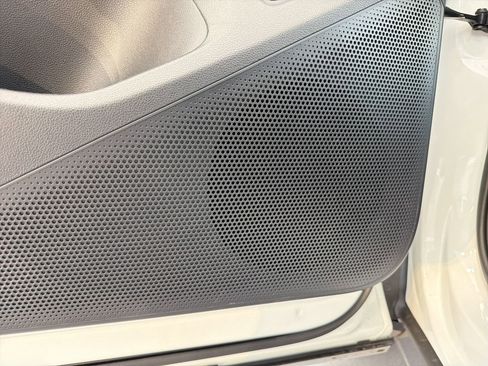 Used 2025 Volkswagen Tiguan SEL R-Line image 22