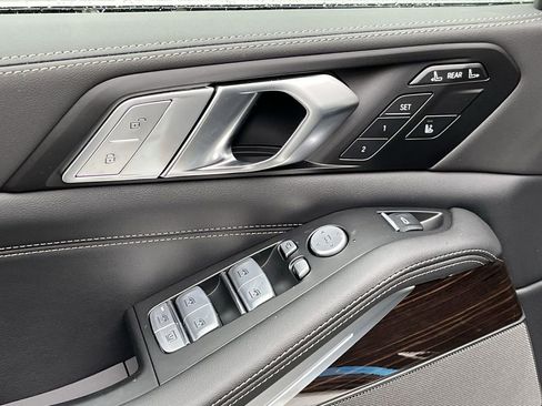 Used 2026 BMW X7 xDrive40i w/ Premium Package image 13