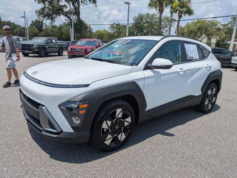 Used 2025 Hyundai Kona SEL FWD image 8