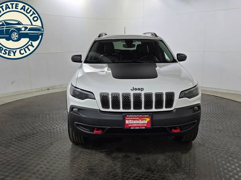 Used 2019 Jeep Cherokee Trailhawk w/ Comfort/Convenience Group AWD/4WD image 2