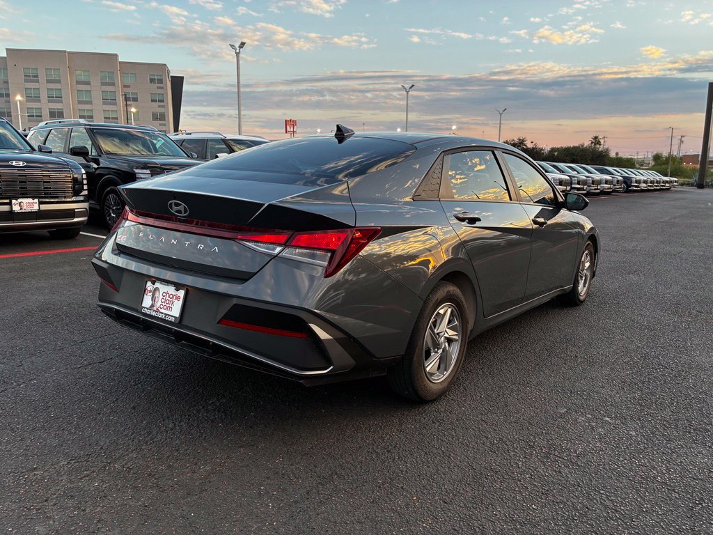 Certified 2026 Hyundai Elantra SE FWD image 5