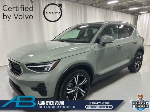Certified 2025 Volvo XC40 B5 Core AWD/4WD image 1