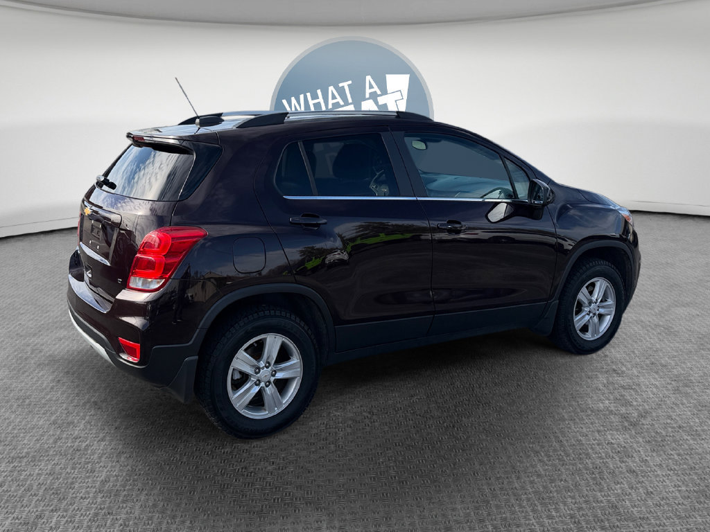 Used 2020 Chevrolet Trax LT w/ LT Convenience Package AWD/4WD image 3