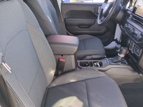 New 2026 Jeep Gladiator Sport image 19