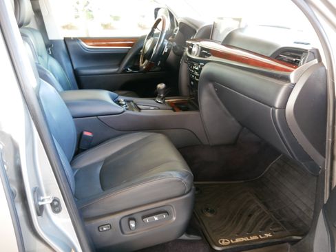 Used 2017 Lexus LX 570 570 image 10