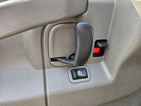 Used 2016 Chevrolet Express 2500 image 24