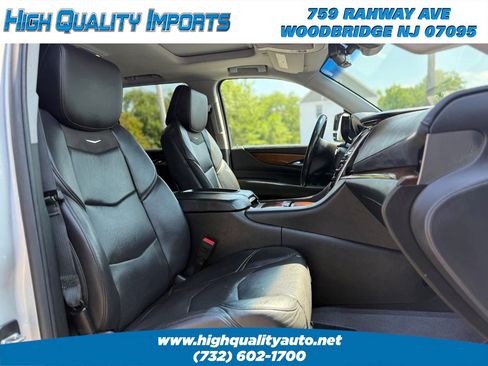 Used 2018 Cadillac Escalade Luxury AWD/4WD image 27