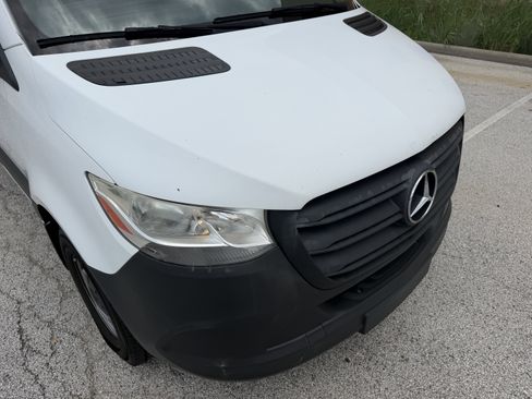 Used 2021 Mercedes-Benz Sprinter 2500 image 14
