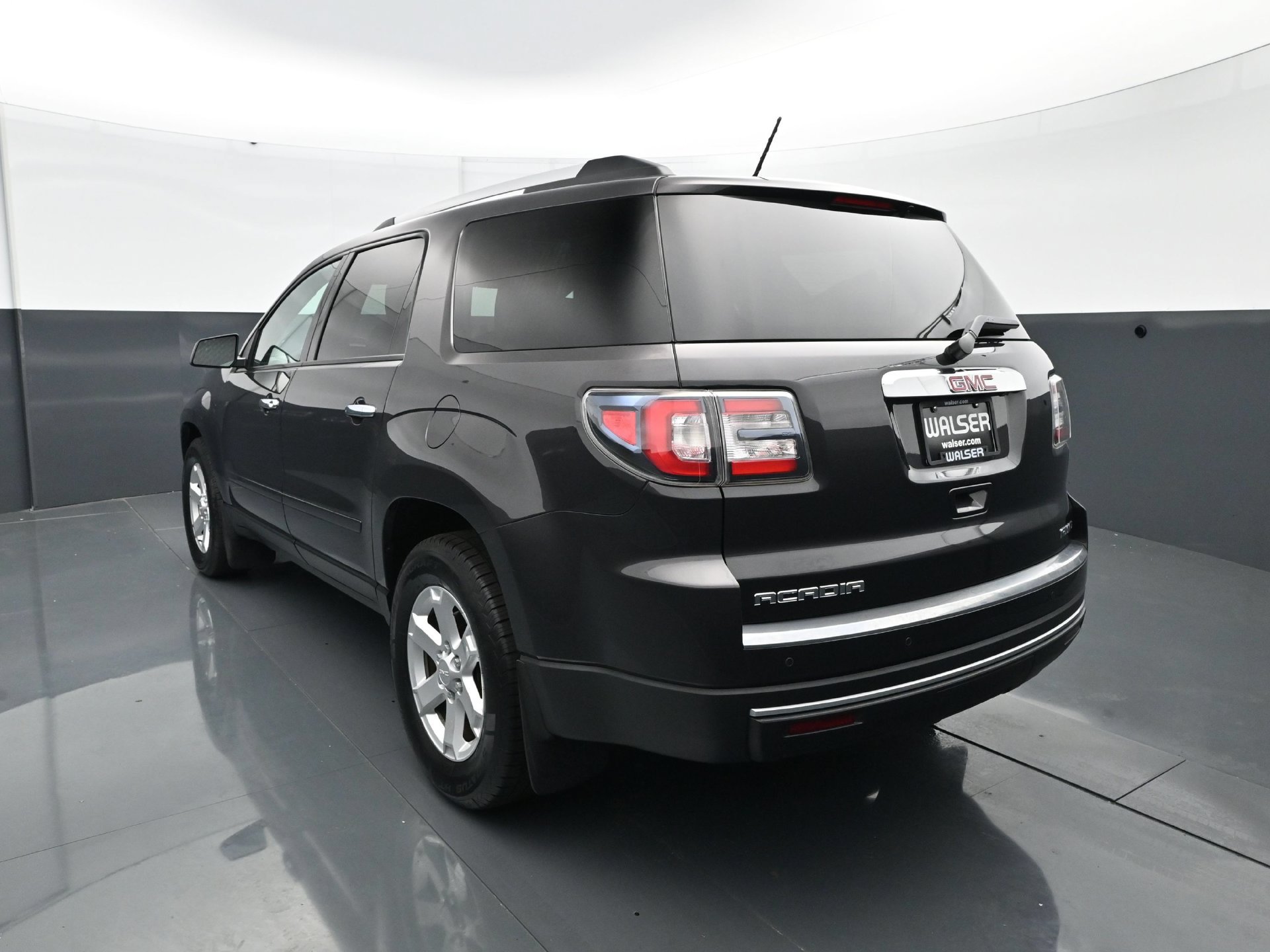 Used 2015 GMC Acadia SLE AWD/4WD image 5