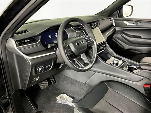 New 2025 Jeep Grand Cherokee Laredo X image 8