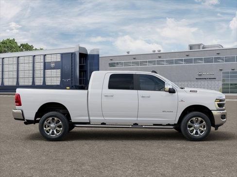 New 2026 RAM 2500 Laramie AWD/4WD image 24
