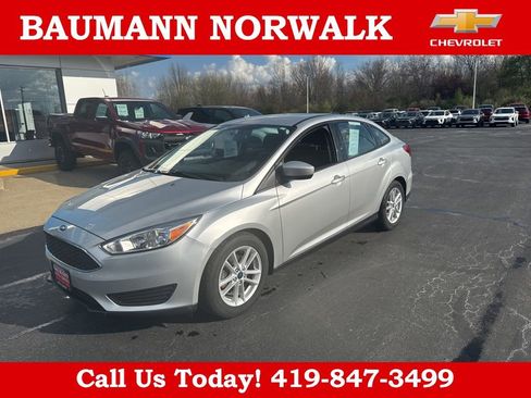 Used 2018 Ford Focus SE image 1