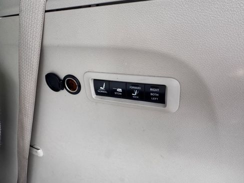 Used 2017 Chrysler Pacifica Limited image 11