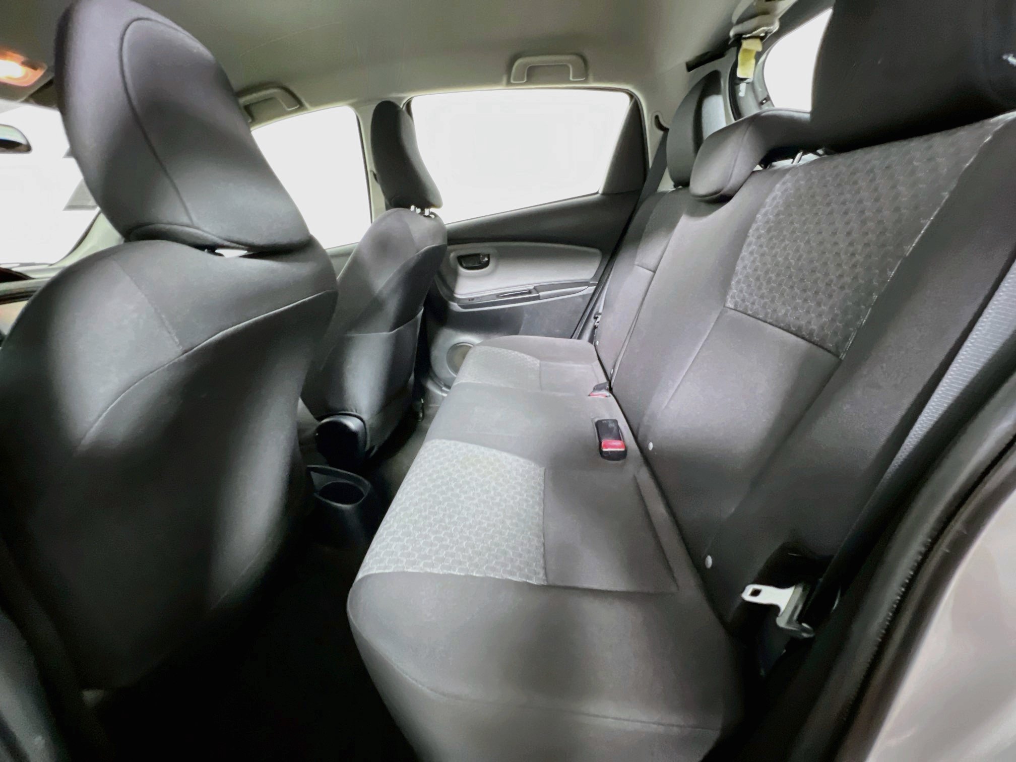 Used 2017 Toyota Yaris L FWD image 27