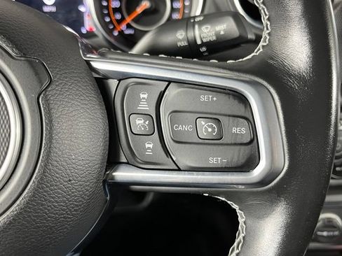 Used 2022 Jeep Gladiator Overland w/ Popular Equipment Package AWD/4WD image 17