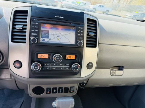 Used 2019 Nissan Frontier SL image 11