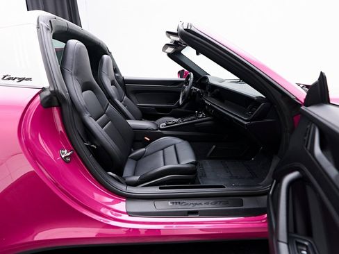 Used 2024 Porsche 911 Targa 4 GTS w/ Premium Package image 40