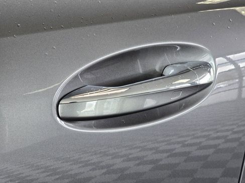 Used 2023 Mercedes-Benz GLB 250 4MATIC image 13