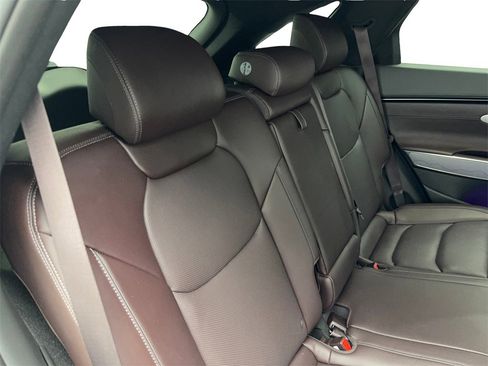 Used 2024 Genesis GV70 2.5T w/ Advanced Package image 40