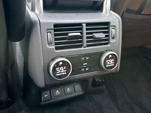 Used 2023 Land Rover Discovery S R-Dynamic image 28