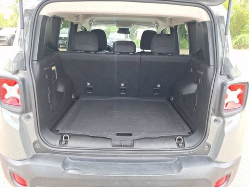 Used 2020 Jeep Renegade Latitude FWD image 13