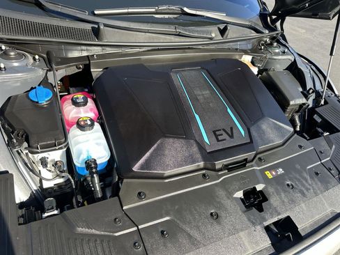 Used 2024 Hyundai Ioniq 5 Limited image 9