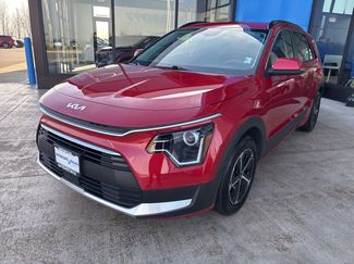 Used 2023 Kia Niro EX video 1