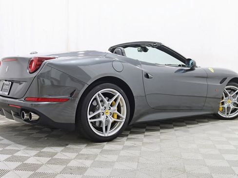 Used 2016 Ferrari California T image 9