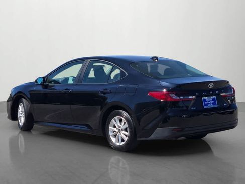 Used 2025 Toyota Camry LE FWD image 4