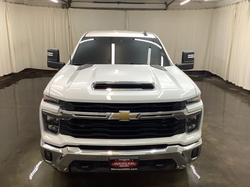 Used 2025 Chevrolet Silverado 2500 LT w/ Convenience Package AWD/4WD image 2