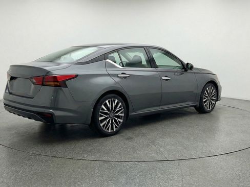 Used 2025 Nissan Altima 2.5 SV FWD image 9