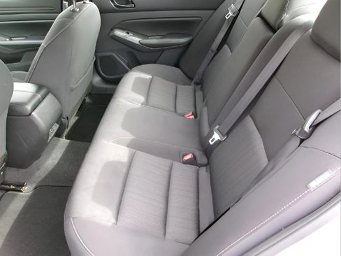 Used 2024 Nissan Altima 2.5 SV FWD image 9