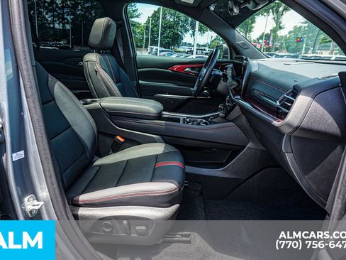 Used 2024 Chevrolet Traverse RS w/ LPO, Floor Liner Package AWD/4WD image 24