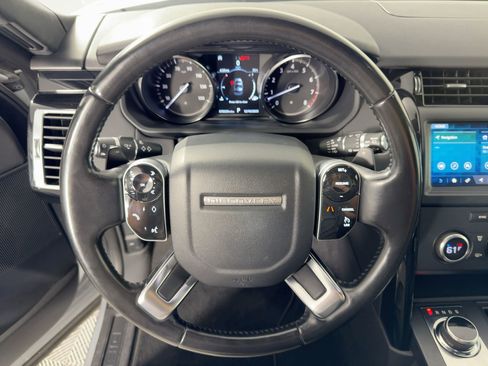 Used 2019 Land Rover Discovery SE image 17