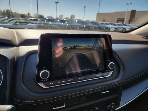 Used 2023 Nissan Rogue SV image 18