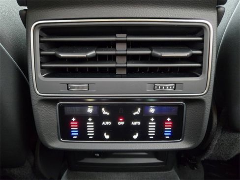 Used 2023 Audi Q8 Prestige image 36