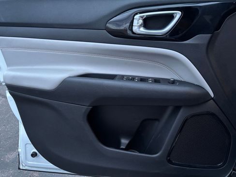 Used 2025 Jeep Compass Limited image 20