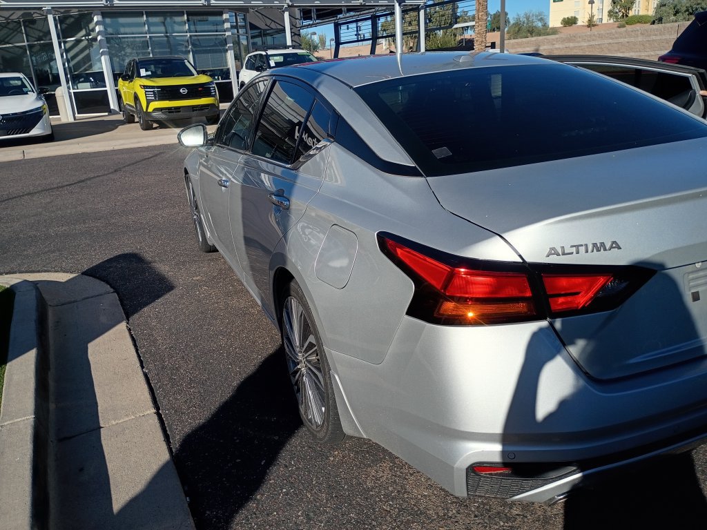 Used 2024 Nissan Altima 2.5 SL FWD image 5