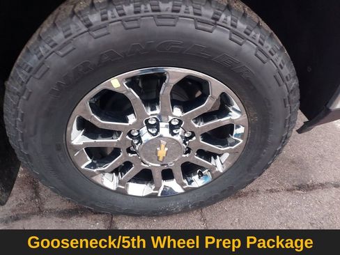 Used 2025 Chevrolet Silverado 3500 LTZ w/ LTZ Convenience Package image 25