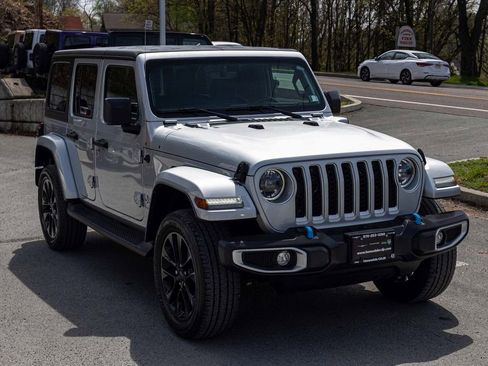 Used 2023 Jeep Wrangler Unlimited Sahara w/ Cold Weather Group AWD/4WD image 3
